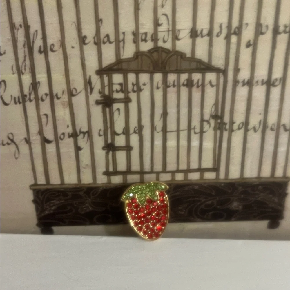 Strawberry Crystal Pin - Picture 1 of 5